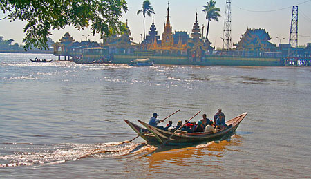 38 Small Boat Approaching Yele Paya