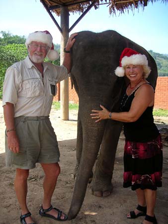 DSCN3690 Lois and Gunter pose with elephant vert.