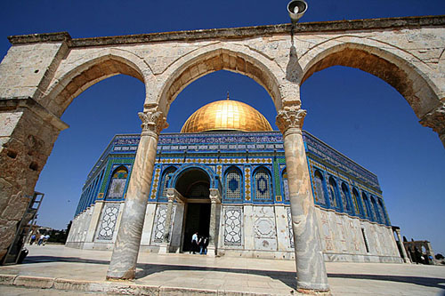 07 Israel, Jerusalem. Dome of the Rock through entry gate