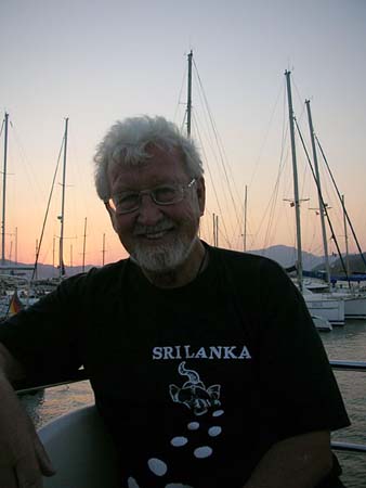09  Gunter in black Sri Lanka T-shirt
