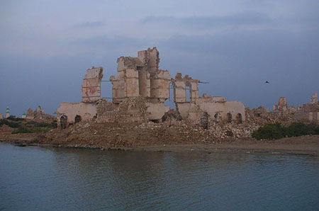 06 The ruins of Suakin as we leave the harbor