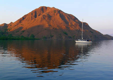 07  Layaleeta anchored at Komodo at dusk