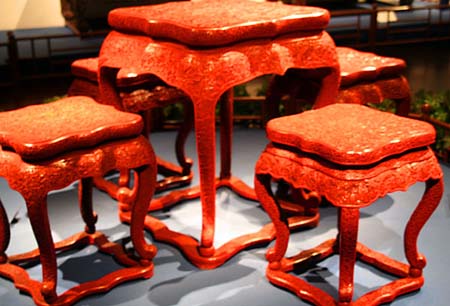 05  Bright red-orange table set