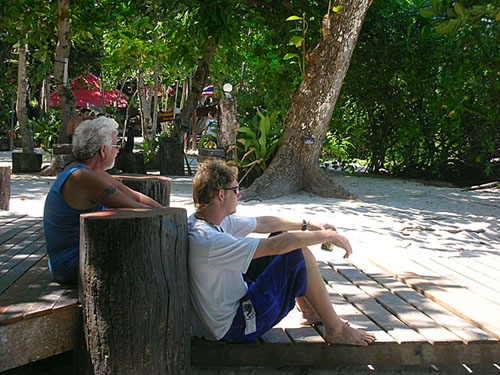 06 Gunter and Chris taking it easy