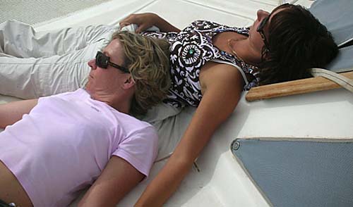 06S Simone and Caroline