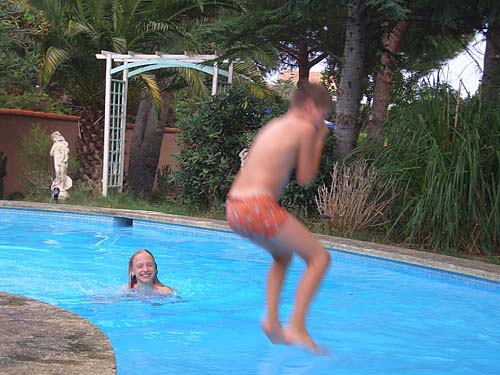02 Fun, fun in the pool.
