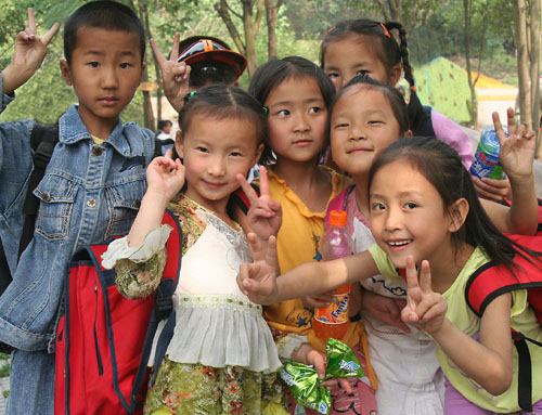 16 Group of schoolchildren at preserve