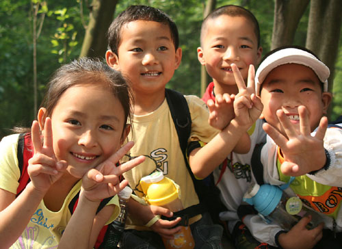 18 Four schoolchildren pose and give the sign