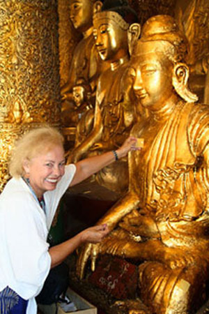 20-Lois-adds-more-gold-to-a