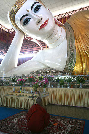 26-Monk-at-paying-respects-