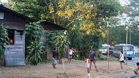 30-A-game-of-chinlon