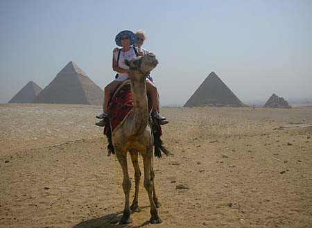10 Lois and Gunter on the camel ride