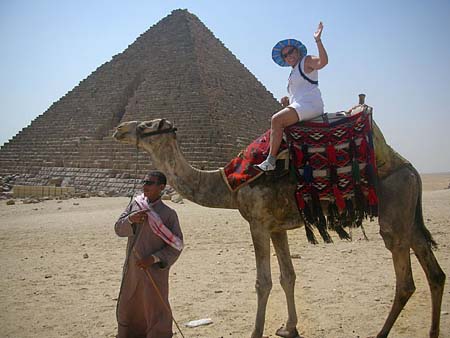 13 Lois dares to let go with one hand.