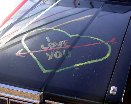 DSCN1994HeartonHoodofCar