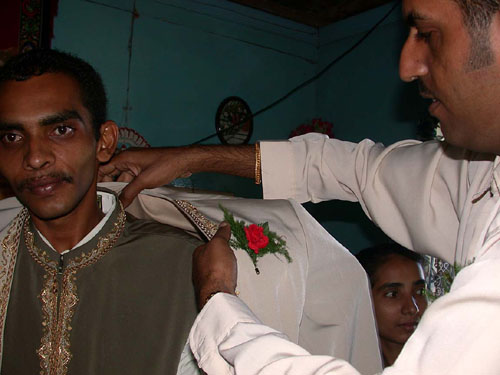 DSCN1999Sen'sBrother-in-lawAdjustsCoat