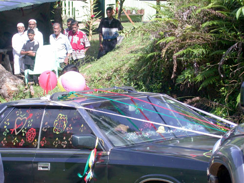 DSCN2015TheBride'sFamilyAwaitstheArrivalofrtheGroom'sFamily