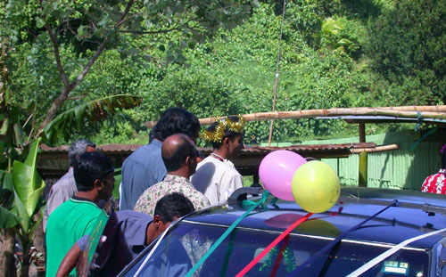 DSCN2019GroomApproachestheHomeofhisBride