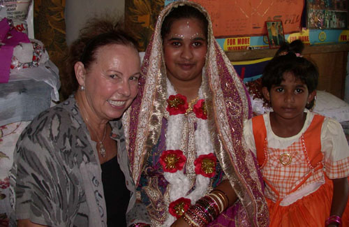 DSCN2028LoiswithBrideandherSister