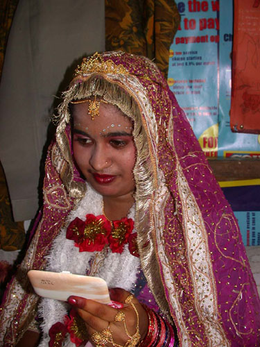 DSCN2051ShelleyAllowsHerselfaSlightGrin