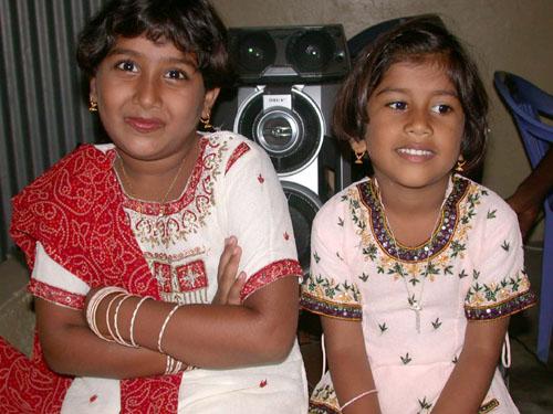 DSCN2099TwoMorePrettyGirls